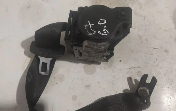 Rear seatbelt