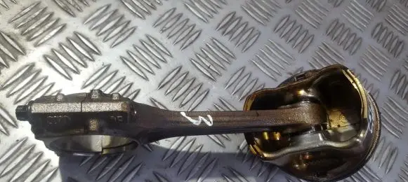 Volkswagen Golf IV Piston with connecting rod