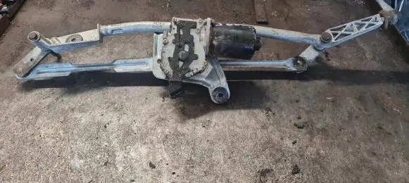Volvo S60 Front wiper linkage and motor 8648345