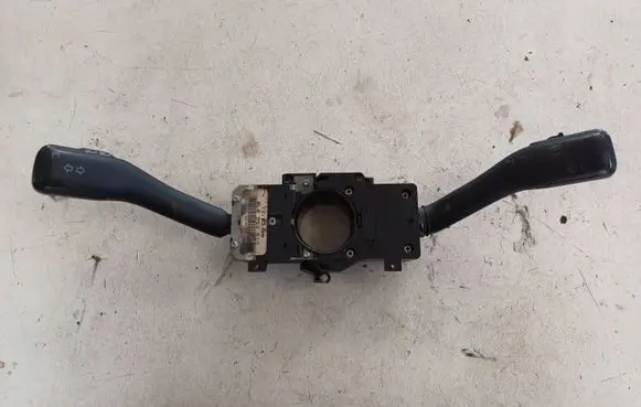 Volkswagen Golf IV Indicator stalk 8L0953513