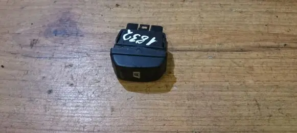 Citroen Xsara Picasso Electric window control switch 22681