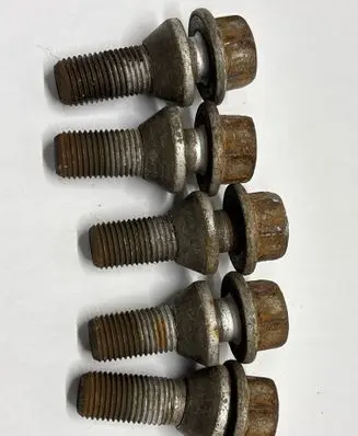 Volvo XC90 Anti-theft wheel nuts and lock 