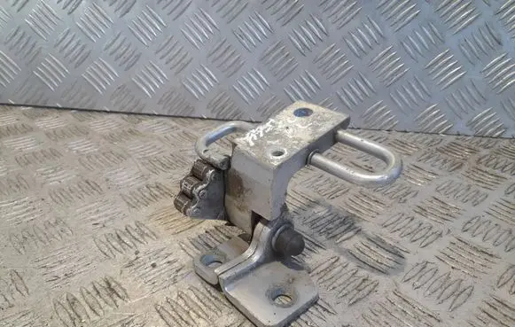 Volkswagen PASSAT CC Front door upper hinge 1120037