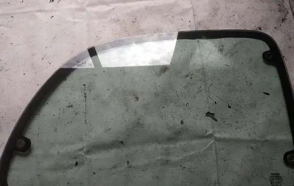 Nissan Micra Rear side window AS2