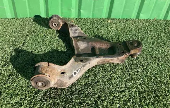 Mercedes-Benz Sprinter W906 Front lower control arm/wishbone A9063304107