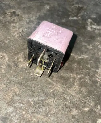 BMW 5 E39 Other relay 8365326