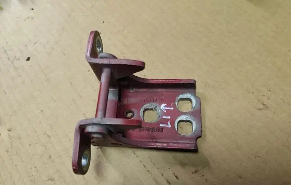 Chrysler PT Cruiser Front door upper hinge 85574F