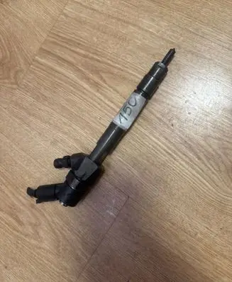 Mercedes-Benz A W168 Fuel injector 0445110015 A6680700287