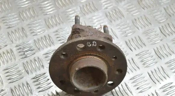 Opel Zafira B Rear wheel hub 15423205