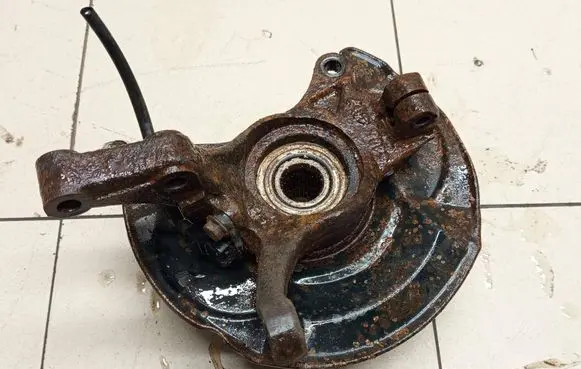 Suzuki Liana Front wheel hub spindle knuckle