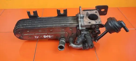 Volkswagen Touareg I EGR valve cooler 070131512B 14MB12
