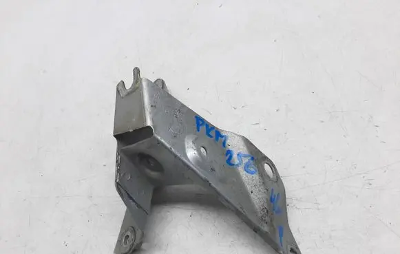 Audi A6 S6 C7 4G Fender mounting bracket 4G8821136DA7C74G
