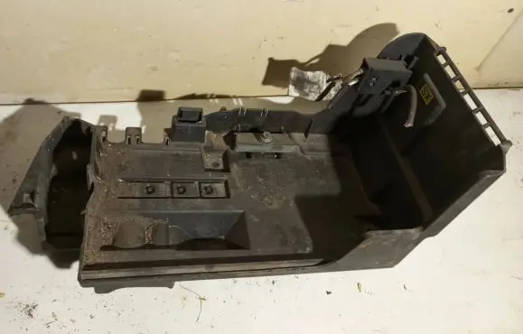 Opel Vectra C Battery box tray 24413805