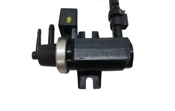 Mercedes-Benz A W169 Turbo solenoid valve A0051535528 05T283 70078200