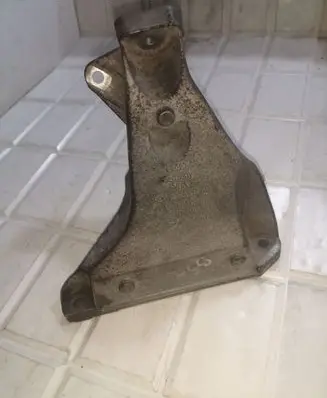 Volkswagen PASSAT B5.5 Engine mounting bracket 8D0199308AG