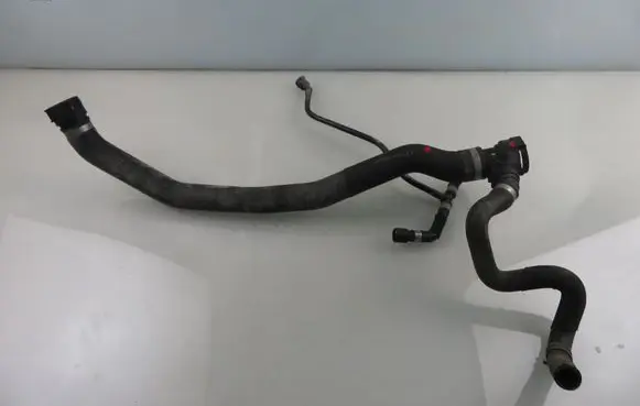 Engine coolant pipe/hose