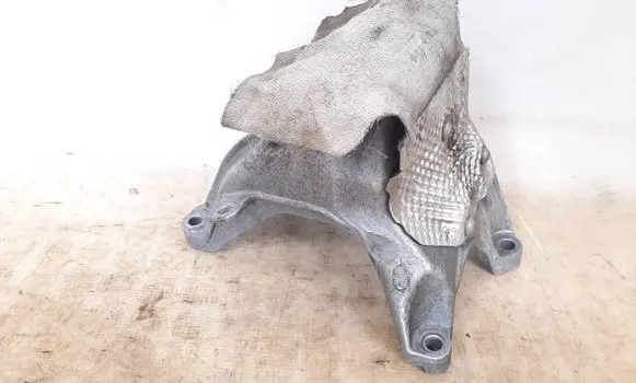 Porsche Macan (95B) Engine mounting bracket 8K0199308CH