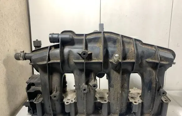 Audi A4 S4 B7 8E 8H Intake manifold 06F133201N