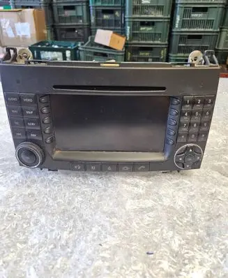 Mercedes-Benz B W245 Radio/CD/DVD/GPS head unit A1698209889