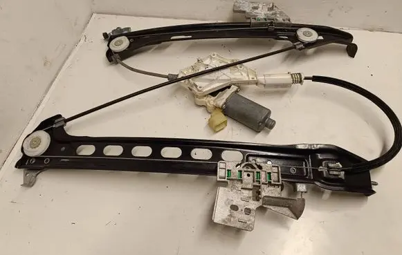 Mercedes-Benz CLS C219 Rear door window regulator with motor A2197300846