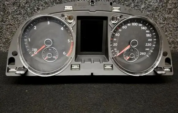 Volkswagen PASSAT B6 Speedometer (instrument cluster) 3AA920870J