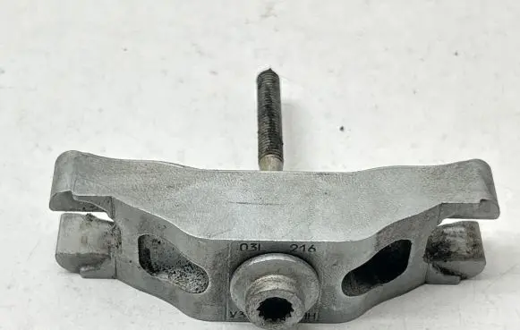 Volkswagen Transporter - Caravelle T5 Fuel Injector clamp holder 03L216 V300EHH