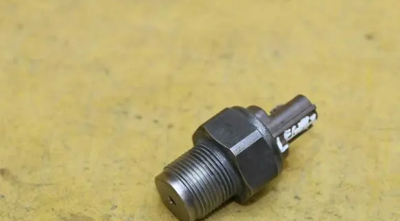 Fuel pressure sensor