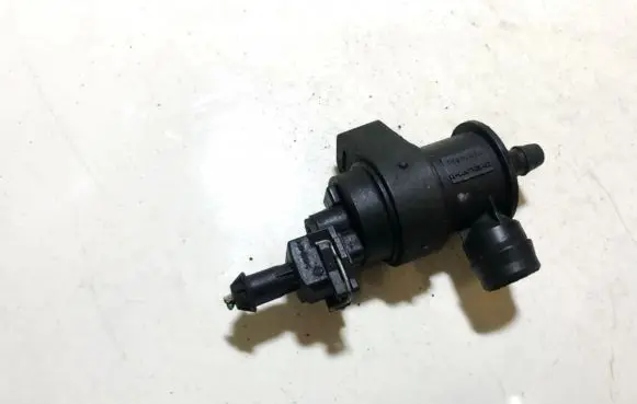 Volvo V70 Valve vacuum 