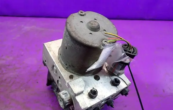 Audi A4 S4 B6 8E 8H ABS Pump