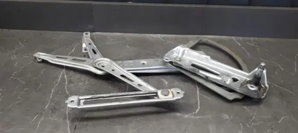 Opel Zafira A Front window lifting mechanism without motor 90579385