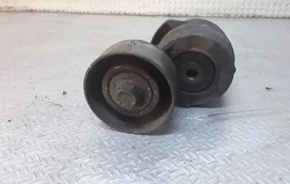 KIA Sorento Generator/alternator belt tensioner 252814A000