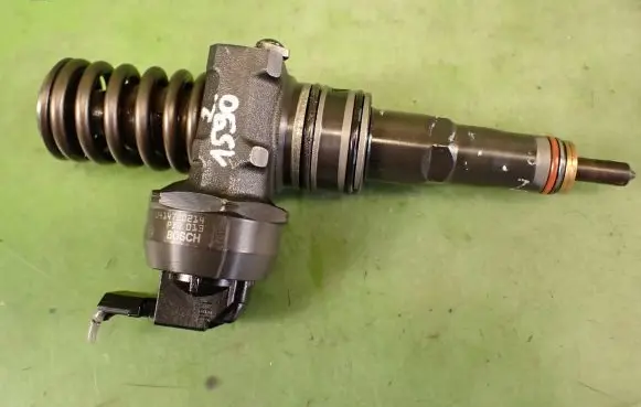 Audi A4 S4 B6 8E 8H Fuel injector