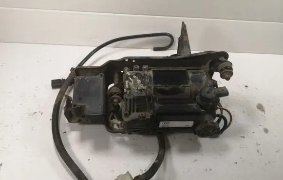 Audi A6 S6 C6 4F Air suspension compressor/pump 