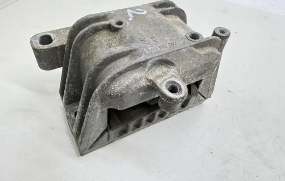 Engine mount bracket