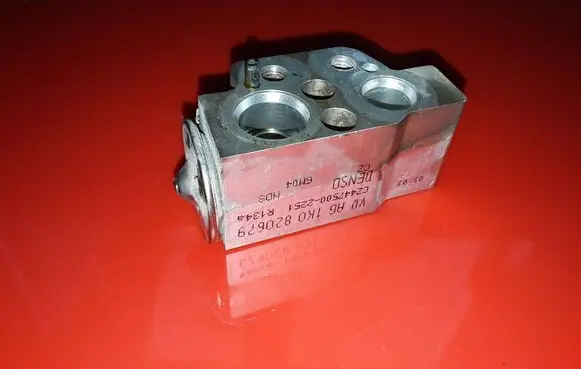 Volkswagen PASSAT B6 Air conditioning (A/C) expansion valve 1K0820679 CZ4475002251