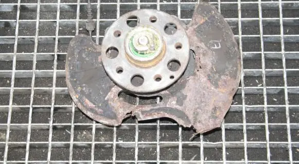 Mercedes-Benz CLK A209 C209 Front wheel hub