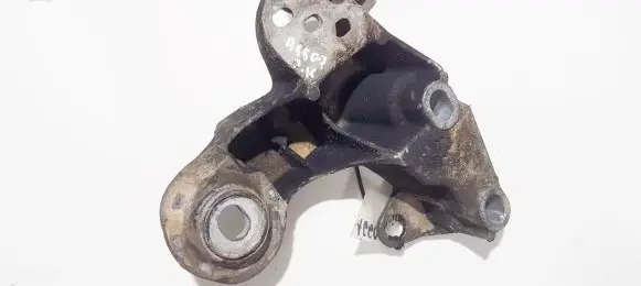 Volkswagen PASSAT B5 Engine mounting bracket 4b0199352b