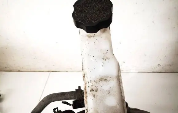 KIA Optima Brake fluid reservoir 