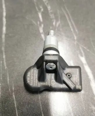 Volkswagen PASSAT B7 USA Tire pressure sensor 3AA907275B