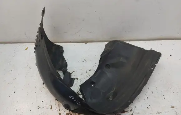 Front wheel arch liner splash guards