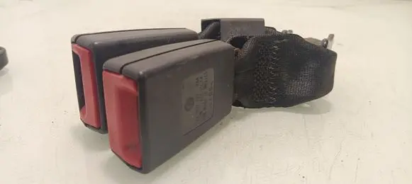 Volkswagen Jetta VI Middle seatbelt buckle (rear) 5C6857739