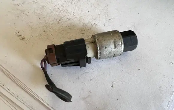 Ford Focus Air conditioning (A/C) pressure sensor 95BW19E561AA