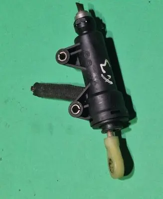 BMW X3 E83 Clutch slave cylinder 690589889