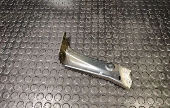 Fender mounting bracket