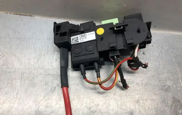 Audi A4 S4 B9 Relay mounting block 8W0937503