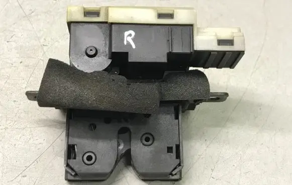 Renault Laguna II Tailgate/trunk/boot lock/catch/latch 8200000894