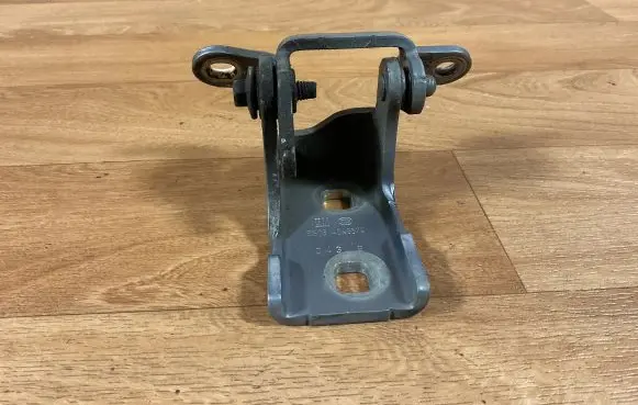 Opel Insignia A Front door upper hinge ES03A046574 0439
