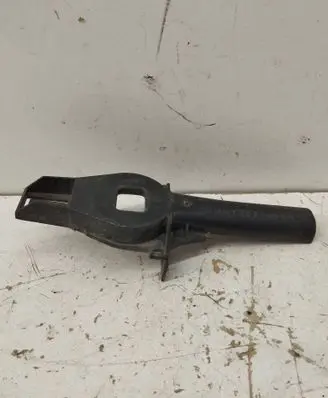 Audi Q5 SQ5 8R Radiator mount bracket 8K0805201