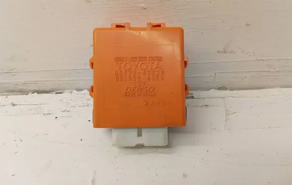 Toyota Prius (XW30) Central locking relay 8597047020