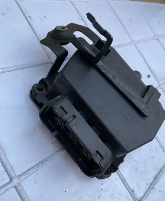 Volkswagen Golf V Turbo solenoid valve 1K0906279B